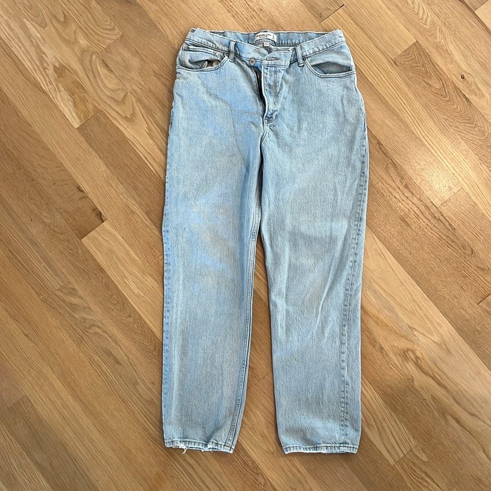 A&F 90s Straight Ultra High Rise jeans